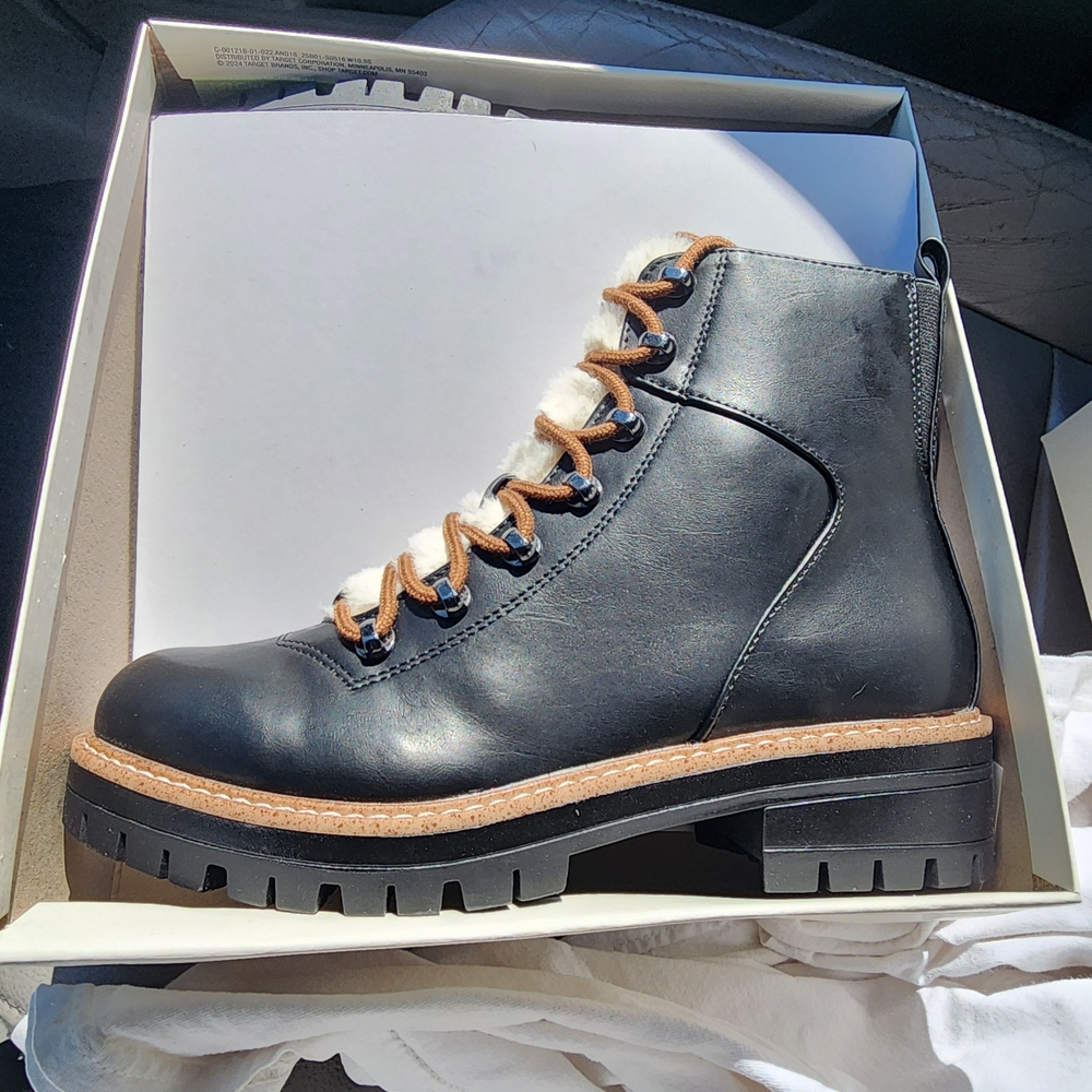 Women's Cozy Black and Brown Winter Boots - Picture 3 of 3